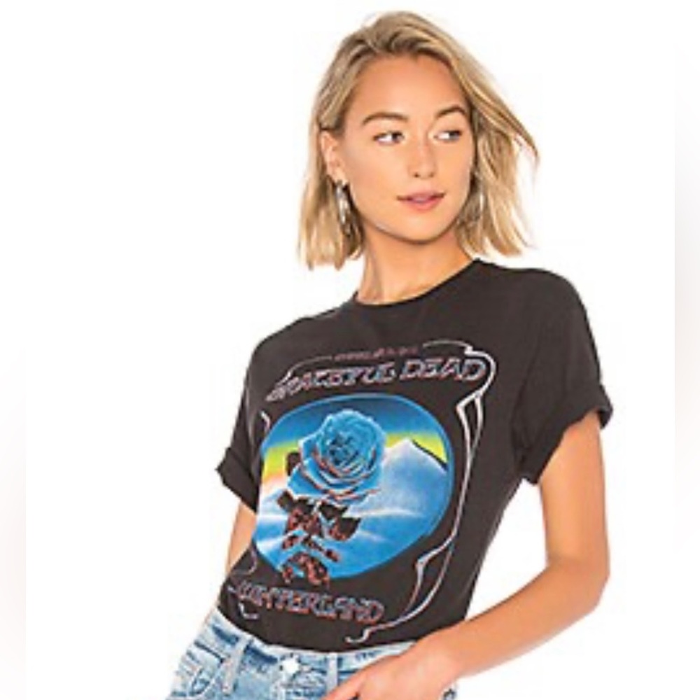 Grateful Dead T shirt (can fit small)